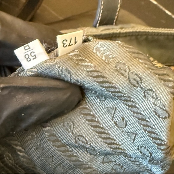 💎GORGEOUS AUTHENTIC PRADA NYLON/ LEATHER TOTE BAG💎 - Picture 8 of 16